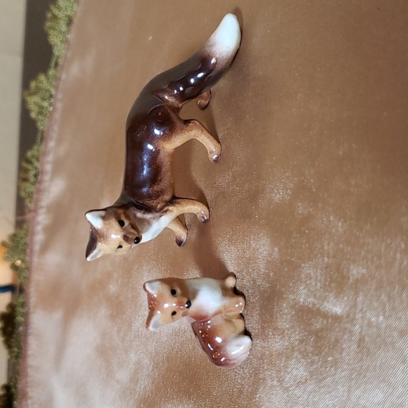 Porcelain Mother and Kit Foxes - Picture 1 of 4